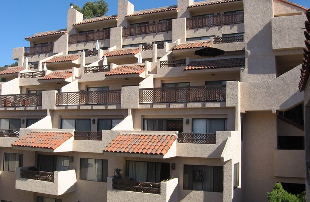 Condo w/mountain & partial ocean view - upper balcony