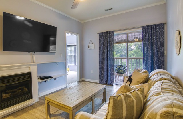 Condo w/Pool Access ~ 2 Mi to Rehoboth Beach!