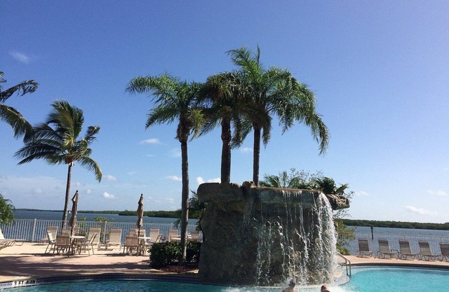 Condo with Balcony Dining, Resort Pool, Restaurant and Gym