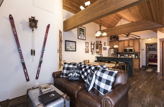 Condo with Excellent Mountain Views