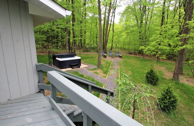 Conneaut Getaway - with hot tub and rustic fire pit