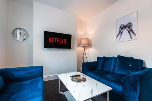 Construction Friendly 4 Bedrooms-Sleeps 8-Long Term Disc-Driveway