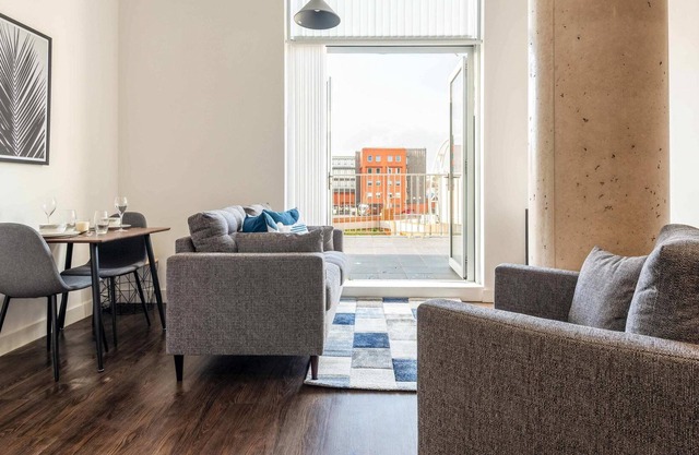 Contemporary 2 Bed Riverside Apartment, Rotherham