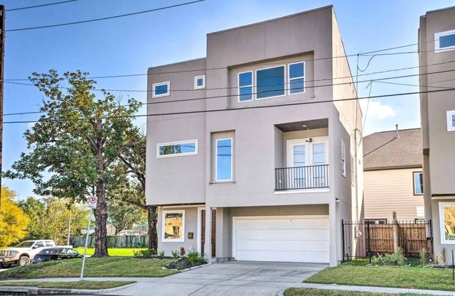 Contemporary 3 Bedroom Home - Minutes from Texas Medical Center