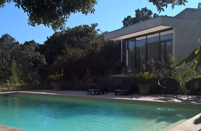 Contemporary air-conditioned villa in large Mediterranean-type landscape garden