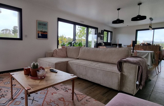 Contemporary house on the doorstep of the Blancs Sablons beach