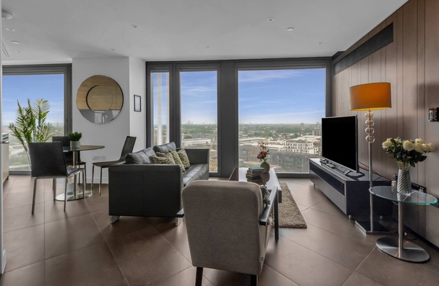 Contemporary One Bed Apartment in Old Street by MySquare