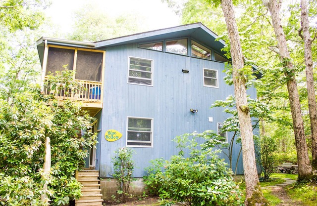 Contemporary Pet-friendly Retreat. Just one 2025 summer week left: Aug 30-Sep 6