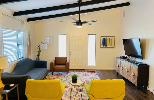 Contemporary Remodeled 6 Bed 4 Bath Apartment