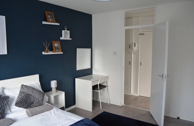 Contemporary Stylish Central Apartment