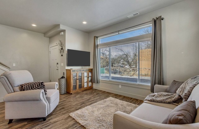 Convenient 3BR with King Beds Near Hill AFB and Davis Conference Center