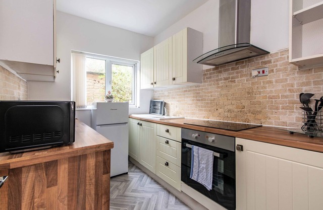 Convenient 4-Bed Near Liverpool City Centre