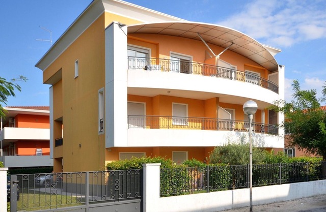 Convenient Apartment Close to Downtown and the Coast