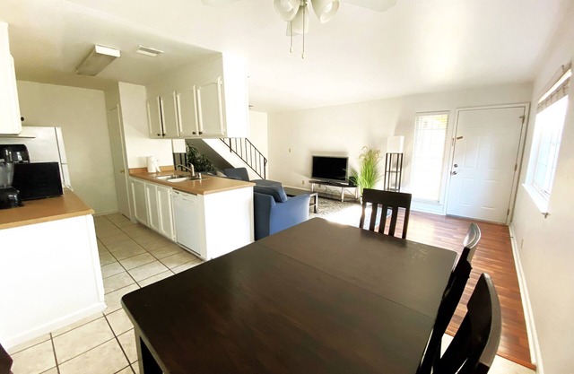 Convenient, centrally located townhouse