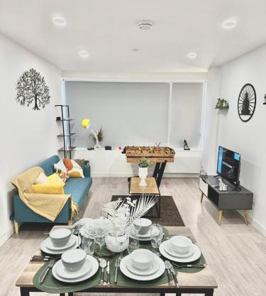 Convenient Contractor & Family Stay - 5 Guests, Pets Welcome, Parking Included!