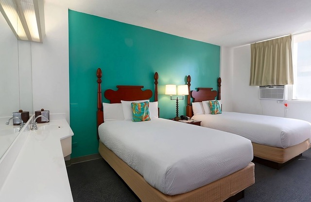 Convenient Countryside Stay! 2 Comfortable Units, Pool, Pets Allowed