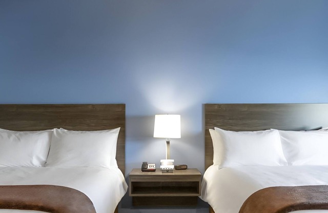 Convenient Location and Spacious Room Near Lake Lowell - 3 Units with Kitchen!