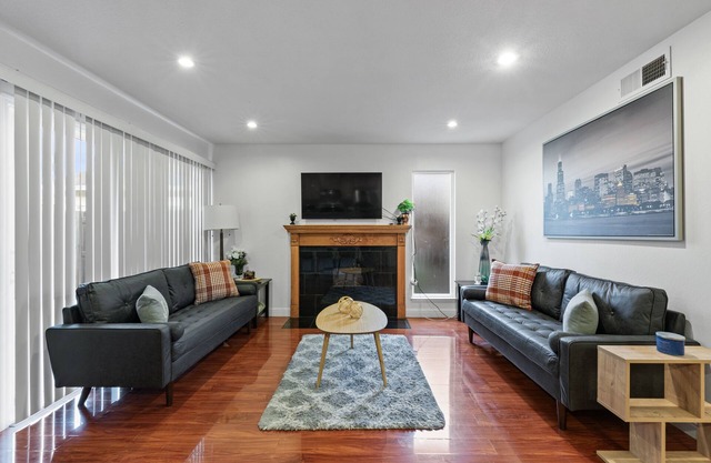 Convenient Modern COZY 4BA/2BR Hidden GEM