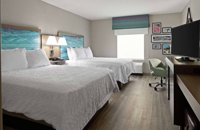 Convenient Stay! Indoor Pool, Free Breakfast and Parking! Close to North Park!