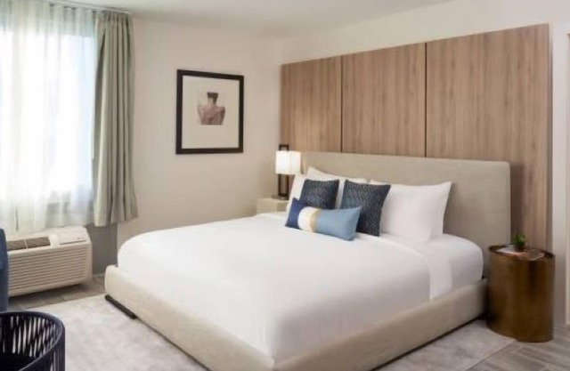 Convenient Stay, Superb Location! Onsite Pool, Pets Allowed