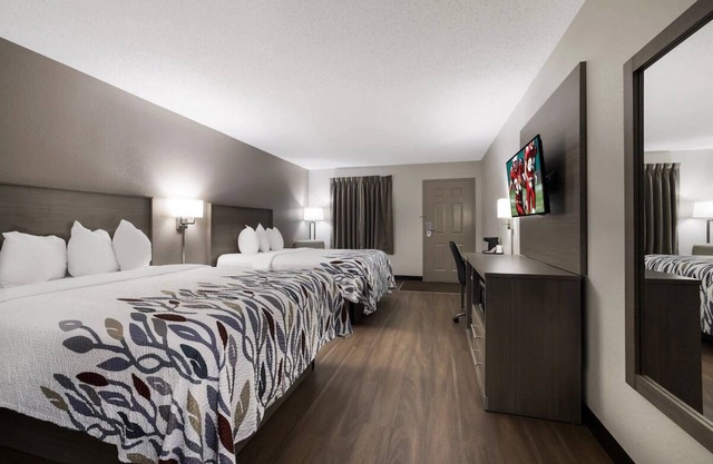 Convenient Stay w/ Complimentary Breakfast! Near Old Brutus Historical Society