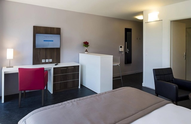 Conveniently Located Room for Comfortable University Stays