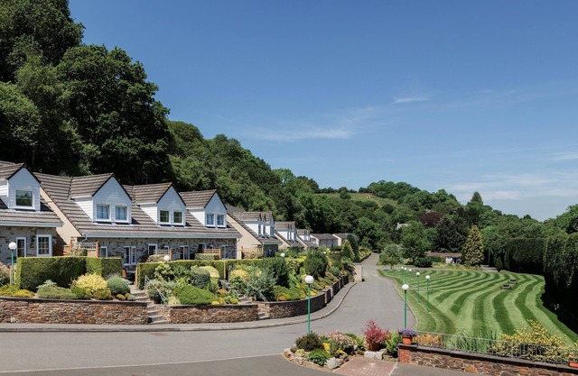 Conveniently located to explore all that Cornwall and Devon have to offer