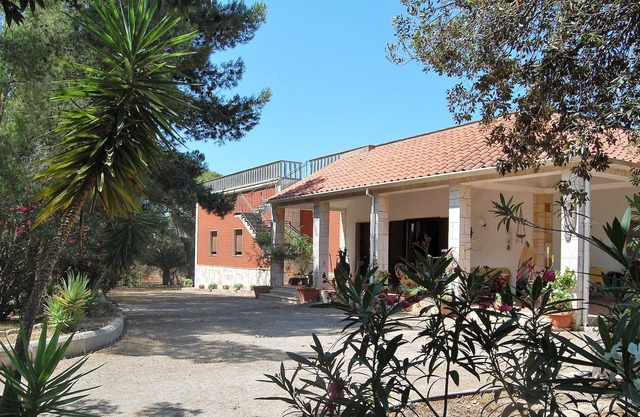 COOEE Surf House and Hospitality