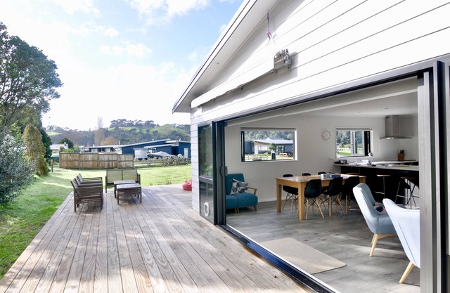 Cooks Beach Voyager Holiday Home