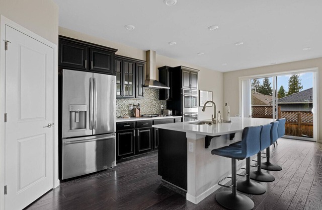 Cool Bothell 4BR w/W/D, nr Green Spaces, Dining & Shops, by Blueground