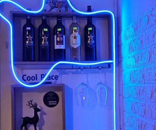 Cool place - קרוב לבי"ח "שיבא"-"בלינסון"-"בר אילן"-"מכללת ר"ג" - חניית רכבים חינם זמינה 24-7 -חשבונית מס