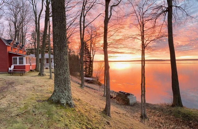 Copper Water Cottage- Escape the Holiday Hustle – A Relaxing Thanksgiving Getaway