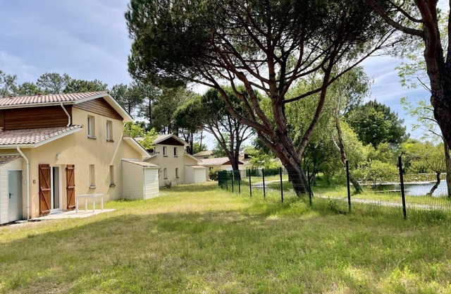 Copropriété de Petites Maisons à Proximité du Port et des Plages D'hourtin