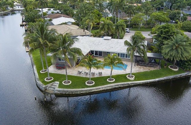 Coral Lake Hidden Oasis w/Heated Pool A+ Location