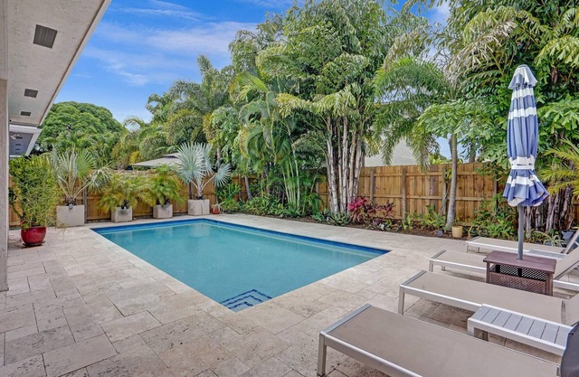 Coral Reef Villa – 3BR/2BA with Heated Pool, Grill & Private Patio