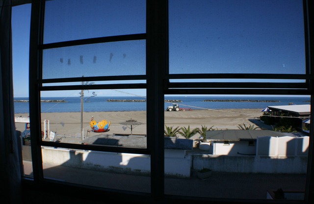 Corner villa with sea view in private Residence facing the sea at 50 meters. from the centre