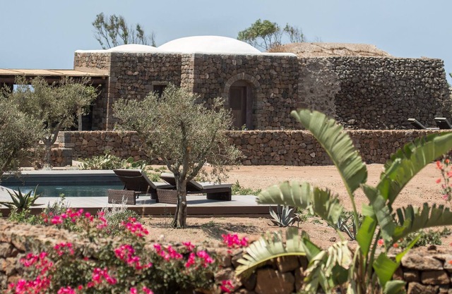 Corte Pantesca II, chic dammuso with pool, seaviews and sunset