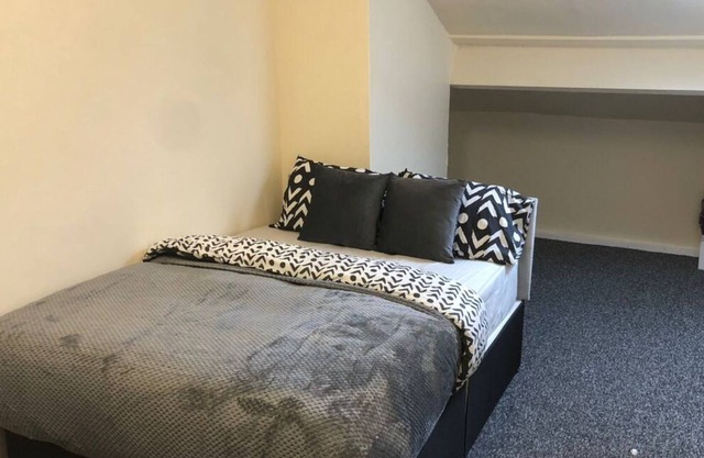 Cosy 1-Bed Apartment in Bury Town Centre