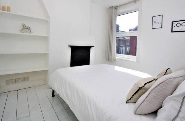 Cosy 2 bedroom Victorian townhouse in the town Centre