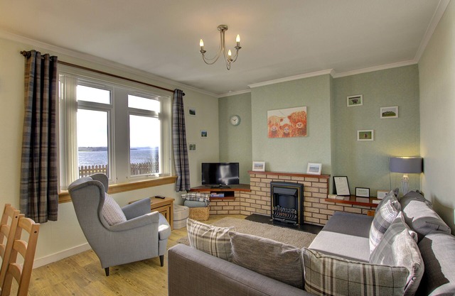 Cosy 2-bedroom house with panoramic views of the Cromarty Firth
