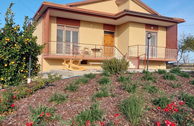 Cosy 2 BR in Abruzzo with spectacular 360 degree views, AC, 25 min to Adriatic