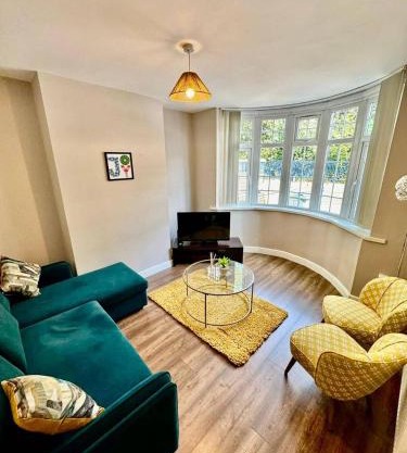Cosy 3-bed house in Birmingham with free parking