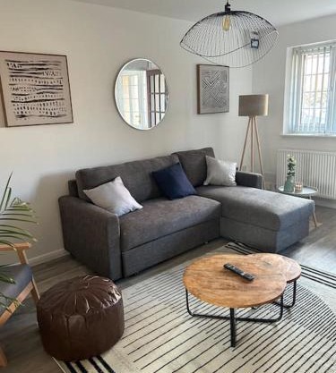 Cosy 3 Bed House Walking Distance to Principality Stadium Cardiff Bay and Centre with Parking