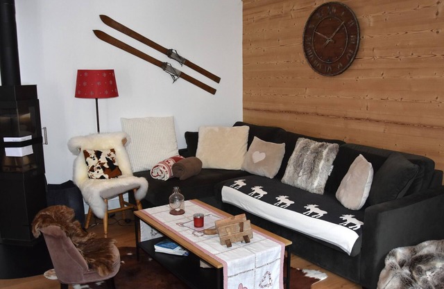 Cosy 3-Room Apartment, Ski Access, South Balcony – Sleeps 6, Central Pralognan