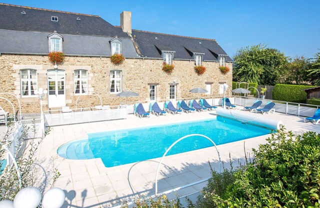 Cosy apartment for 5 people with pool, WIFI, TV, terrace and parking