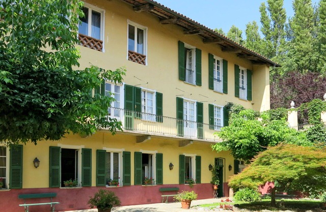Cosy apartment for 6 guests with WIFI, TV, balcony, pets allowed and parking