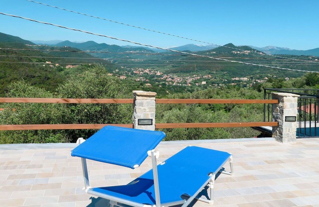 Cosy apartment for 6 guests with WIFI, A/C, TV, terrace and parking