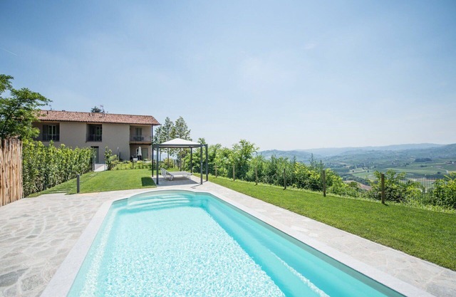 Cosy apartment in villa for 5 people with A/C, WIFI, pool, TV, patio, panoramic view and parking