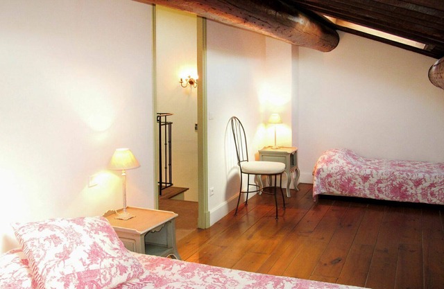 Cosy apartment in villa for 11 guests with WIFI, pool, TV, terrace, panoramic view and parking