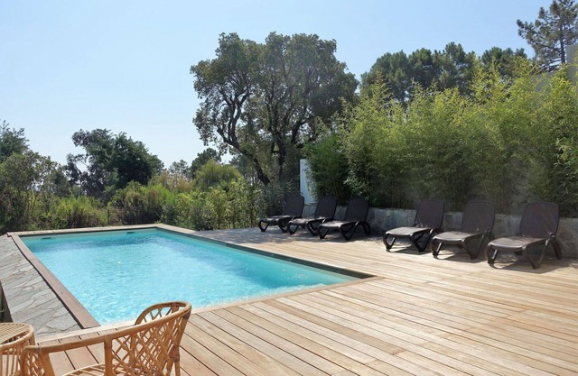 Cosy apartment for 8 people with WIFI, private pool, A/C, patio, pets allowed and panoramic view